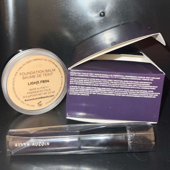 Kevyn Aucoin Foundation Balm- Light FB04. Coverage, Contour, Bright, Glow, Solid - Picture 3 of 5